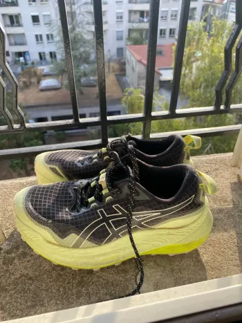 Used Asics Trabuco Max 3 Running Shoes