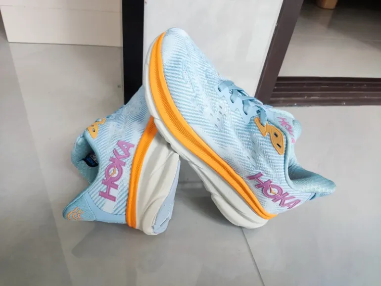 Used Hoka Clifton 9 bike — image 3 of 4