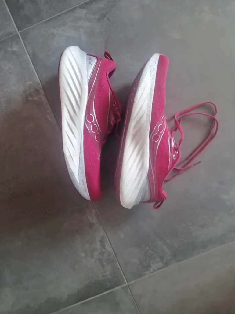 Brugt Saucony Triumph 22 bike — billede 2 af 5