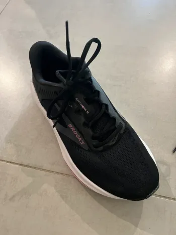 Used Brooks Running Shoes bike — image 2 of 2