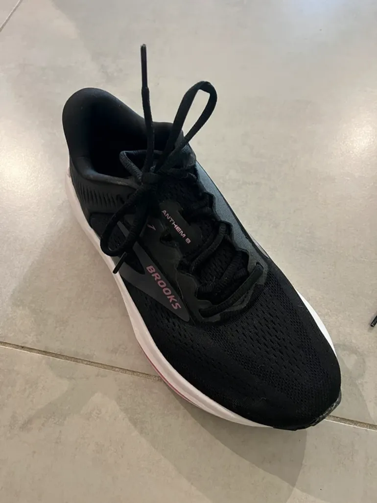 Used Brooks Running Shoes bike — image 2 of 2