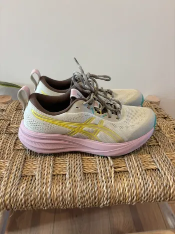 Używany Asics GEL-PULSE 17 Running Shoes