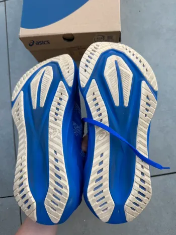 Asics Novablast 5 bike d'occasion — image 5 sur 5