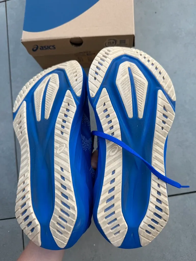 Asics Novablast 5 bike d'occasion — image 5 sur 5
