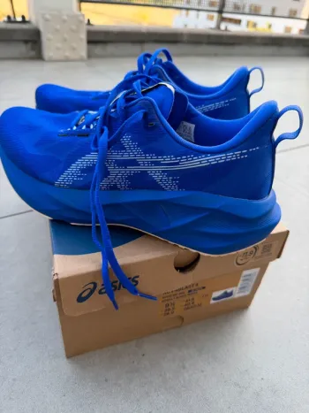 Použité Asics Novablast 5 Running Shoes