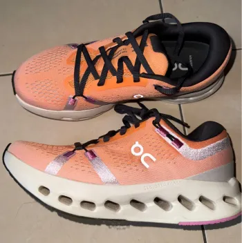 Tweedehands On Running Cloudsurf 2 Running Shoes
