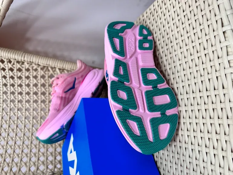 Tweedehands Rose Hoka Schuhe Gr. 38 Neu bike — afbeelding 4 van 5