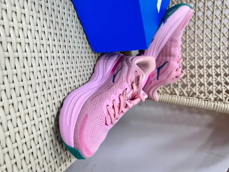 Tweedehands Rose Hoka Schuhe Gr. 38 Neu bike — afbeelding 2 van 5