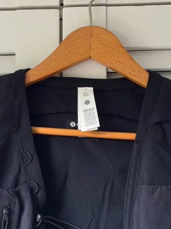 Lululemon Laufweste bike d'occasion — image 2 sur 4
