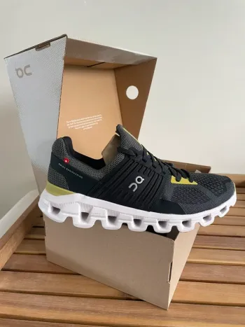 Used On Running ON sneakers Maat 42 bike — image 2 of 8