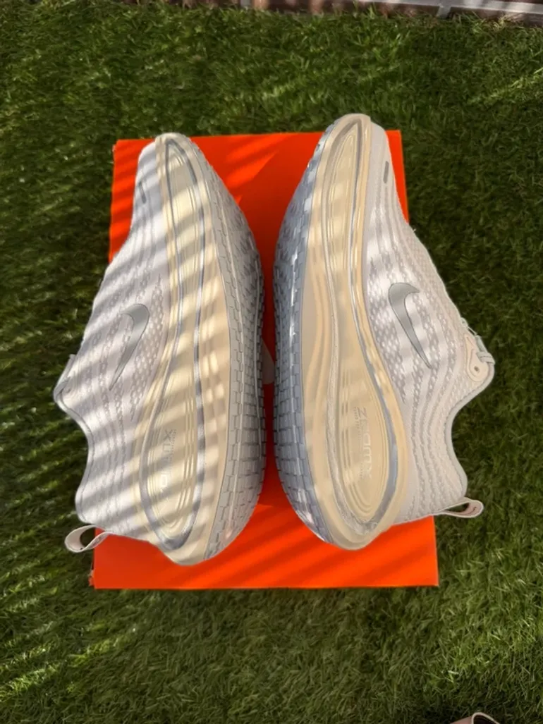 Tweedehands Nike Vomero Plus bike — afbeelding 4 van 8