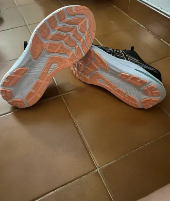 Used Asics Running Shoes bike — image 3 of 3