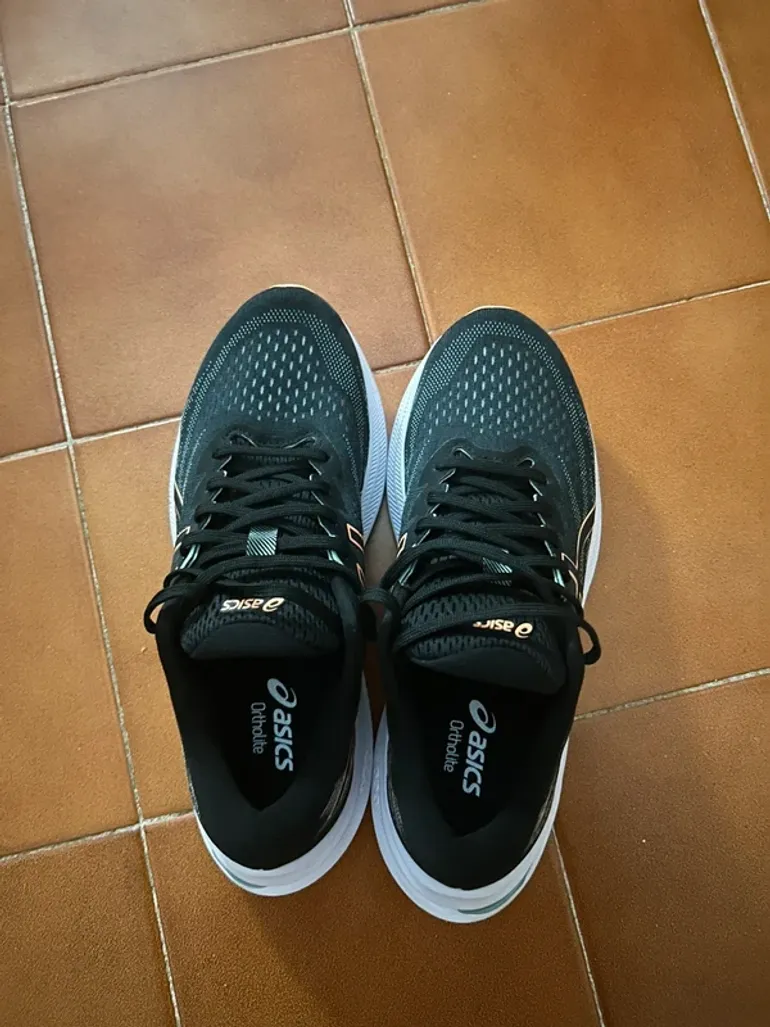Used Asics Running Shoes bike — image 2 of 3
