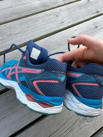 Używany Asics Gel-Zone Running Shoes