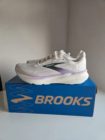Tweedehands Brooks Laufschuhe 38.5 Running Shoes