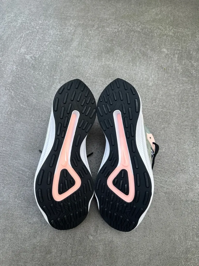 Used Nike Running shoes bike — image 15 of 16