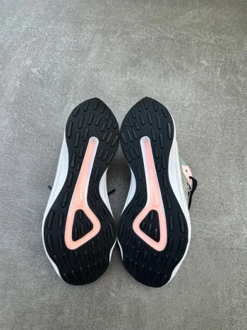 Used Nike Running shoes bike — image 7 of 16