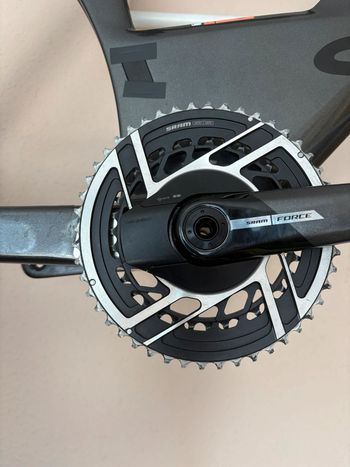 Použité Sram RED AXS Drivetrain & Pedals
