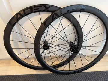 Tweedehands Cadex 42 Disc Wheelset bike — afbeelding 2 van 2