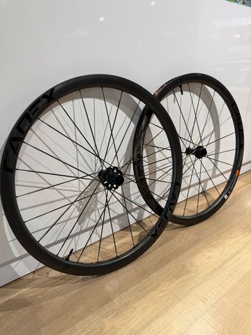 Cadex AR 35 Disc Tubeless 2024 Wheels usato