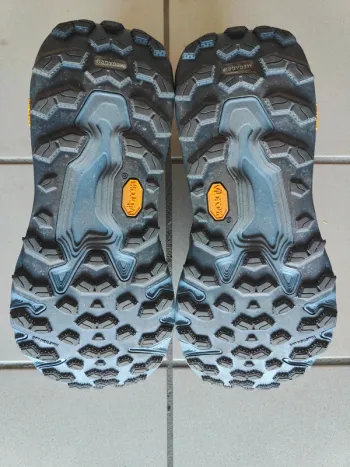 Used New Balance Hierro V9 bike — image 7 of 9
