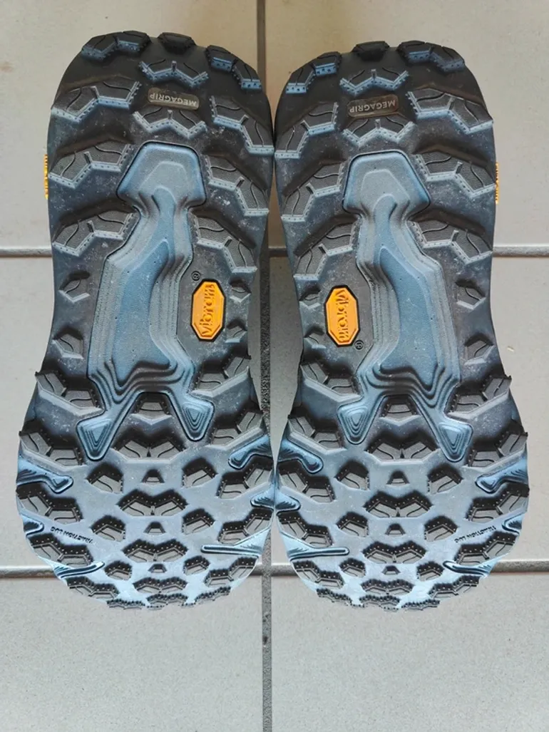 Used New Balance Hierro V9 bike — image 7 of 9