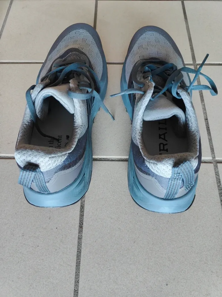 Used New Balance Hierro V9 bike — image 4 of 9
