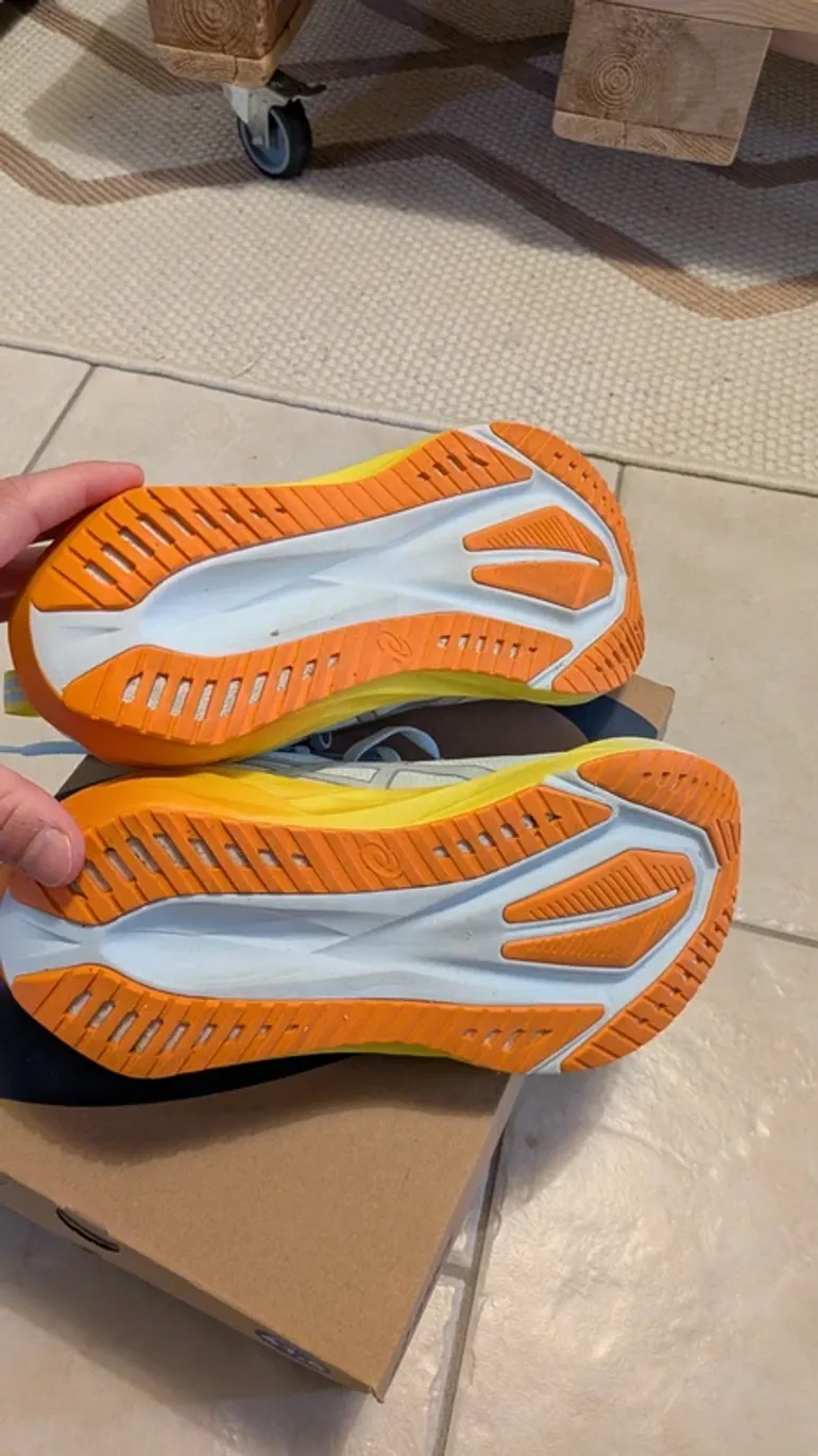 Used Asics Novablast 5 bike — image 7 of 7