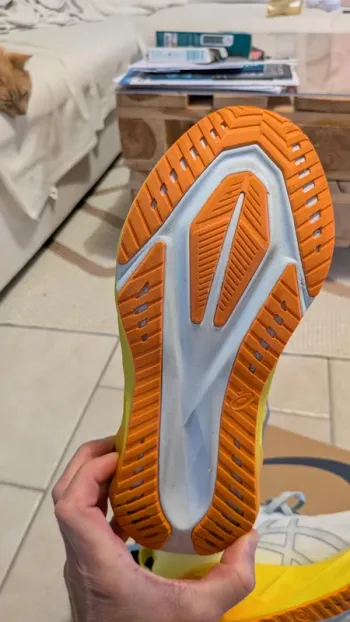 Used Asics Novablast 5 bike — image 5 of 7