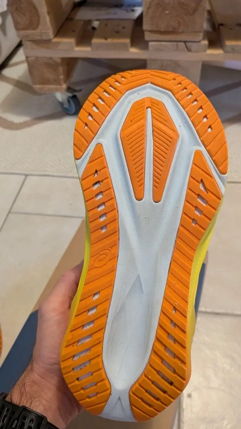 Used Asics Novablast 5 bike — image 6 of 7