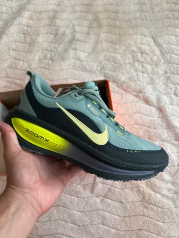 Tweedehands Nike Vomero 18 GTX bike — afbeelding 2 van 6