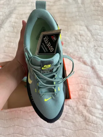 Tweedehands Nike Vomero 18 GTX bike — afbeelding 3 van 6