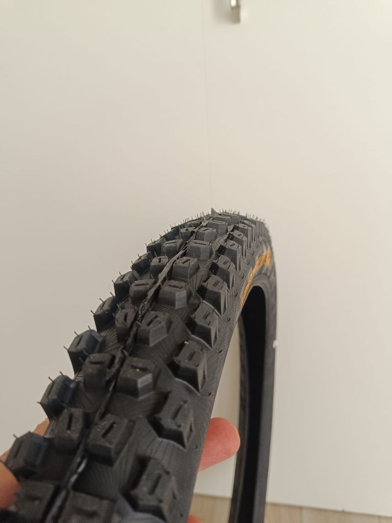 Tweedehands Continental Kryptotal-Re bike — afbeelding 2 van 3
