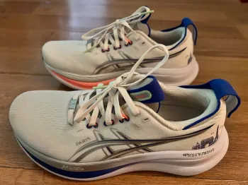 Używany Asics GEL NIMBUS 28 PARIS Running Shoes
