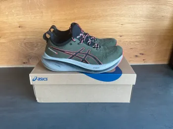 Używany Asics Gel-Nimbus 26 TR Running Shoes