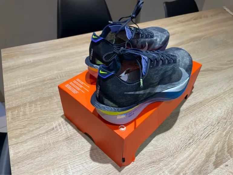 Used White Zoom X Vaporfly Next % 4 bike — image 3 of 9