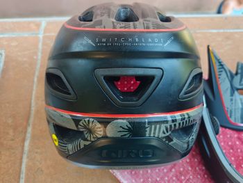 Tweedehands Giro Switchblade MIPS Helmet 2024 bike — afbeelding 3 van 5