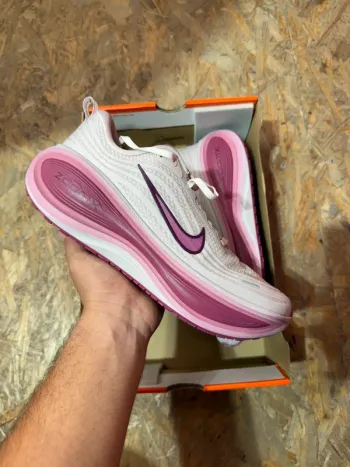 Käytetty Nike Vomero Plus Running Shoes