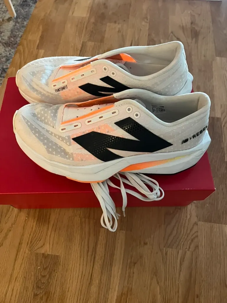 Używany New Balance FuelCell Rebel v4 bike — zdjęcie 2 z 6