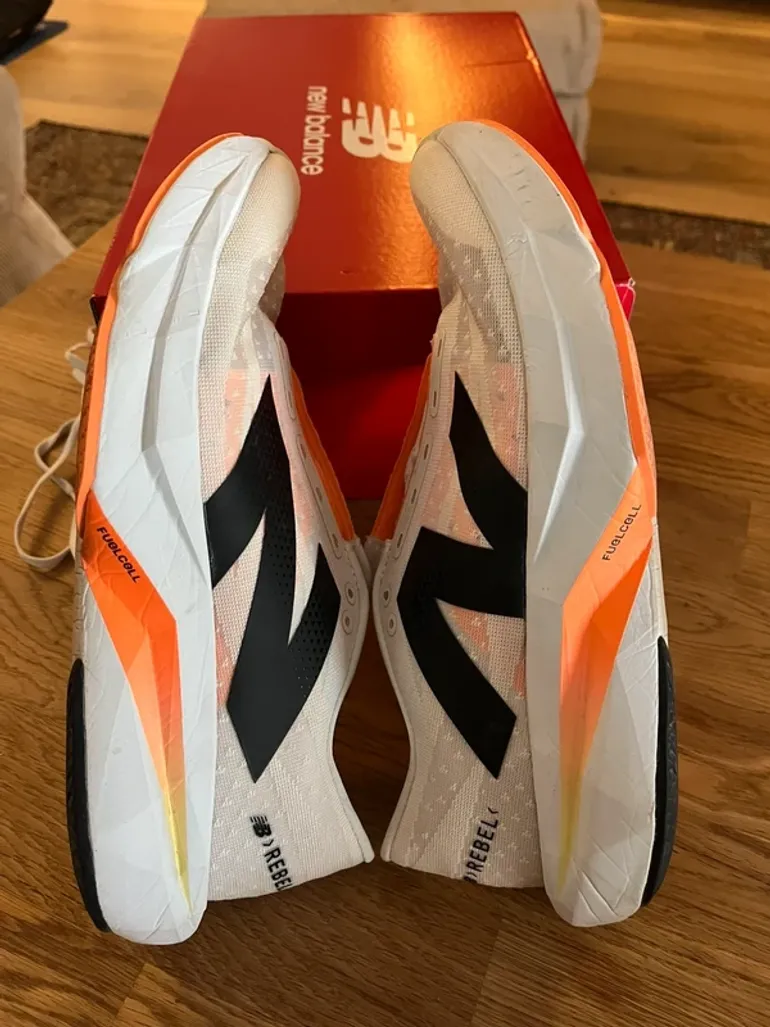 Używany New Balance FuelCell Rebel v4 bike — zdjęcie 4 z 6