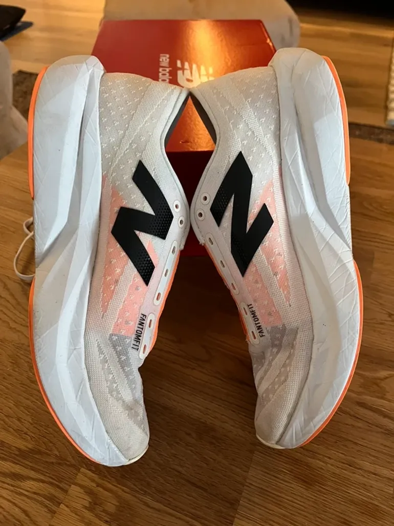 Używany New Balance FuelCell Rebel v4 bike — zdjęcie 5 z 6
