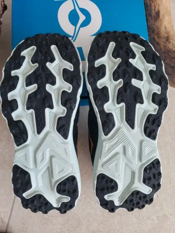 Used Hoka Challenger 8 bike — image 7 of 15