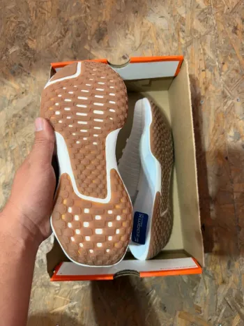 Used Nike ZoomX Invincible Run Fk 3 bike — image 5 of 8