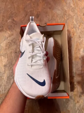 Used Nike ZoomX Invincible Run Fk 3 bike — image 3 of 8