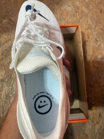 Used Nike ZoomX Invincible Run Fk 3 bike — image 7 of 8