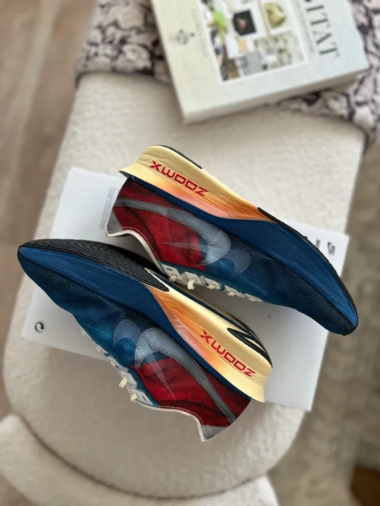 Used Nike ZoomX Vaporfly Next% 4 bike — image 3 of 7