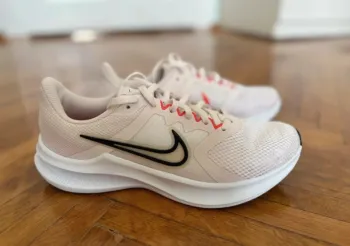 Nike Downshifter 11 Running Shoes usato