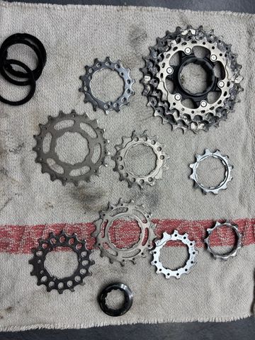 Używany Shimano CS-M8000 Cassette Drivetrain & Pedals