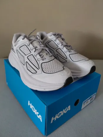 Hoka Clifton Running Shoes usato