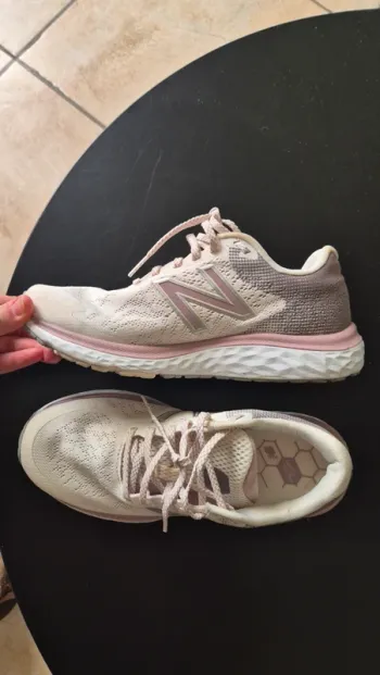 Used New Balance Fresh Foam 680v7 Running Shoes